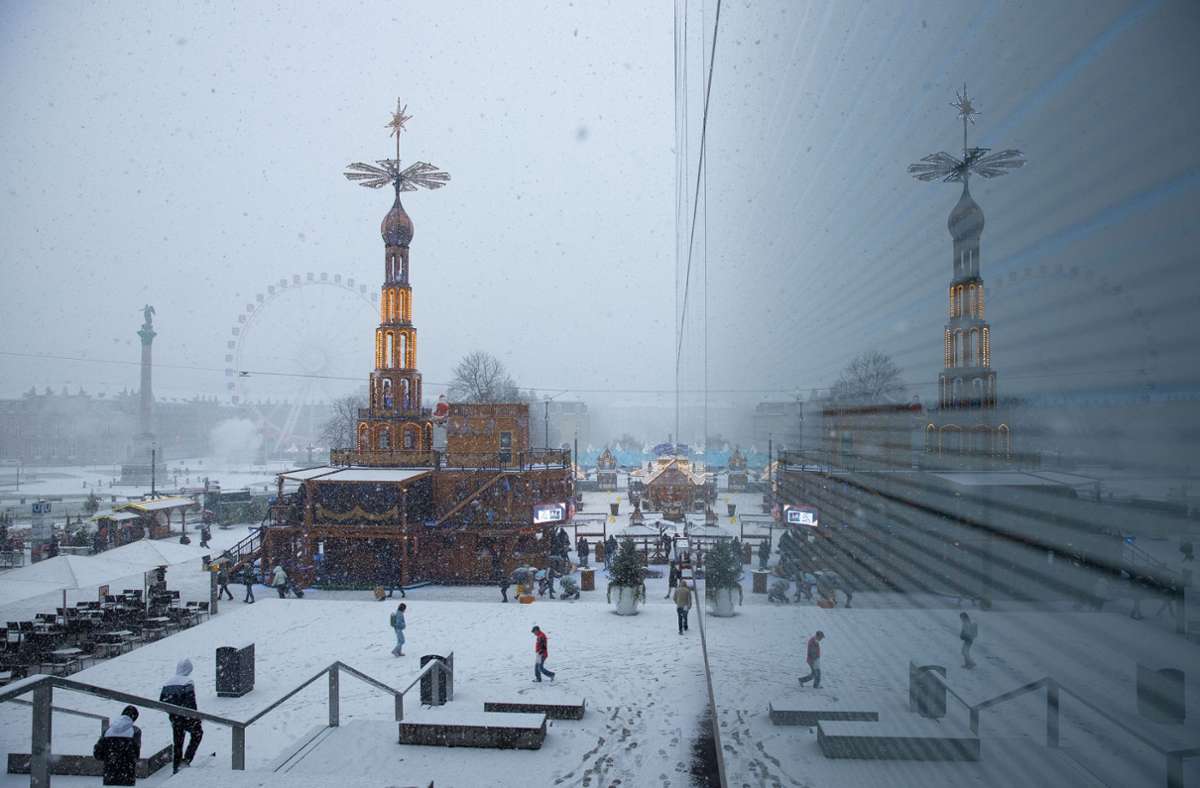Winterwetter in Stuttgart: Schneefall hüllt Kessel in winterliches Weiß – Unfälle häufen sich