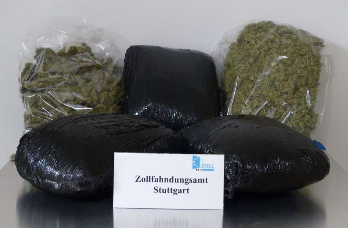 Drogenfund am Flughafen Stuttgart: Knapp sechs Kilo Gras im Koffer – in München klicken Handschellen