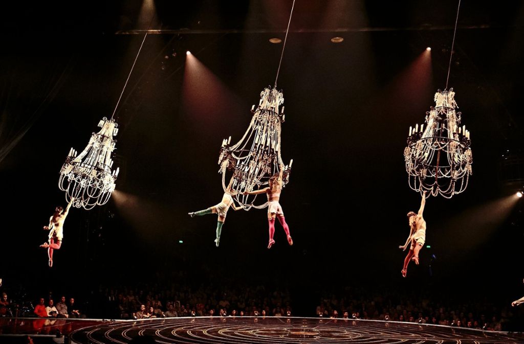 Santé Fortunato gastiert mit dem Cirque du Soleil noch bis Sonntag in der Porsche-Arena: Akrobatik am schwebenden Kronleuchter