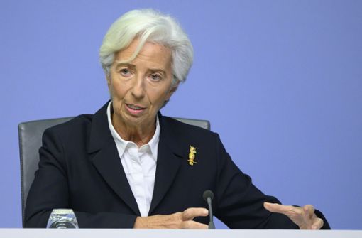 EZB-Chefin Christine Lagarde sorgt dafür, dass der Geldfluss nicht versiegt. Foto: dpa/Boris Roessler