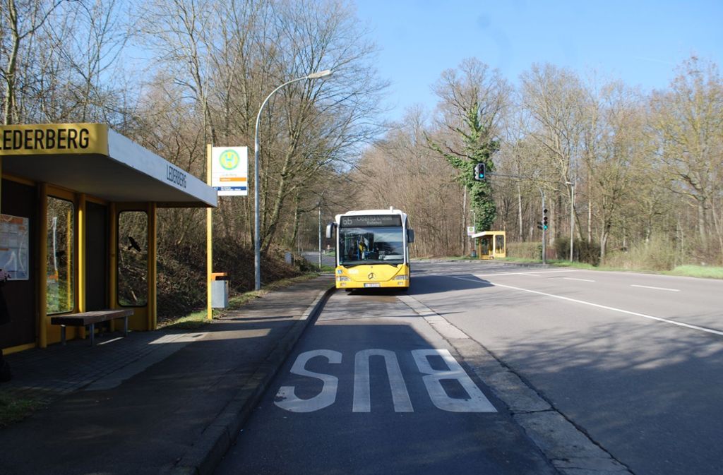 Hedelfingen/HeumadenNeue Busspuren für  65er: Freie Fahrt für Messebus