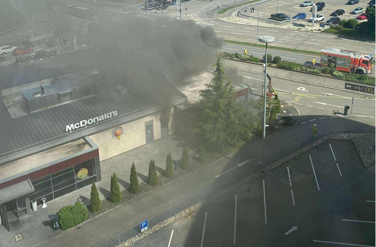 Am Dienstagnachmittag musste die Feuerwehr zu einer McDonald’s-Filiale  am Stuttgarter Flughafen ausrücken. Foto: privat/Aufnahme
