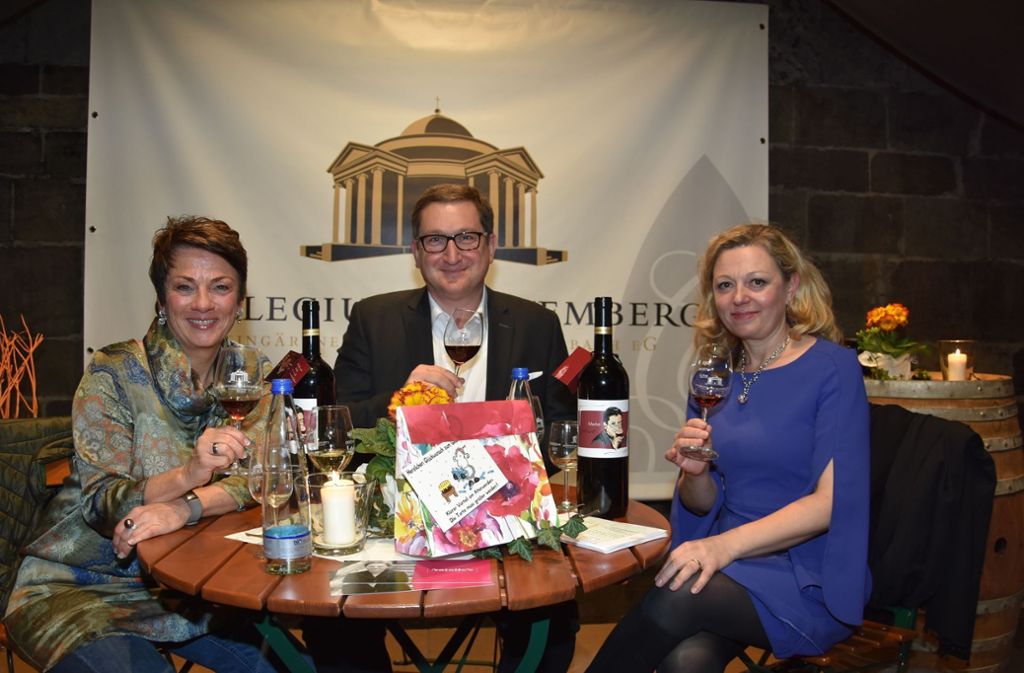 Sonja Faber-Schrecklein und Natalie Lumpp im Weingespräch mit Martin Kurrle im Gewölbekeller: Über feine Weine und prächtige Weiber