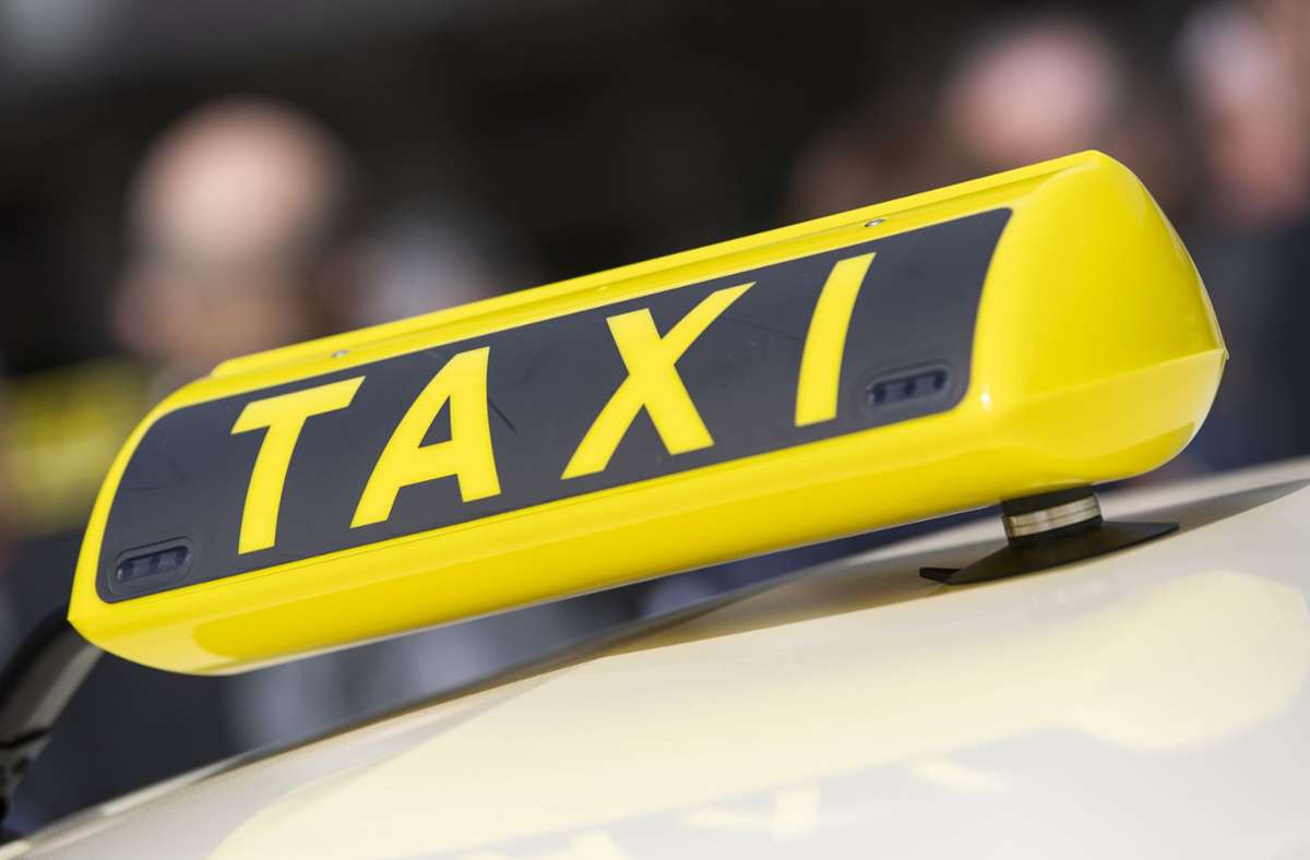 Taxifahrer in Ludwigsburg gewürgt: Angeklagter gesteht Raubüberfall