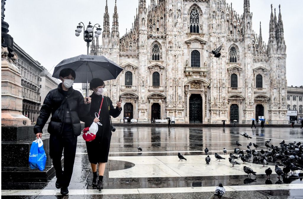 In Mailand sind vor allem Tauben auf der Suche nach Futter zu  beobachten. Foto: dpa/Claudio Furlan