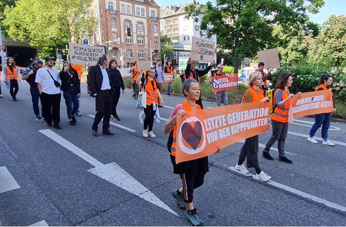 Protestmarsch in Stuttgart: Letzte Generation blockiert Hauptstätter Straße