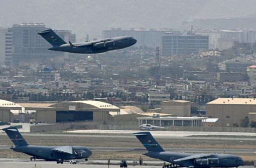 Neben dem Flughafen in Kabul sollen vier weitere Flughäfen betrieben werden (Archivbild). Foto: AFP/AAMIR QURESHI