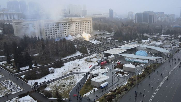 Militär schreitet nach Unruhen in Almaty  ein