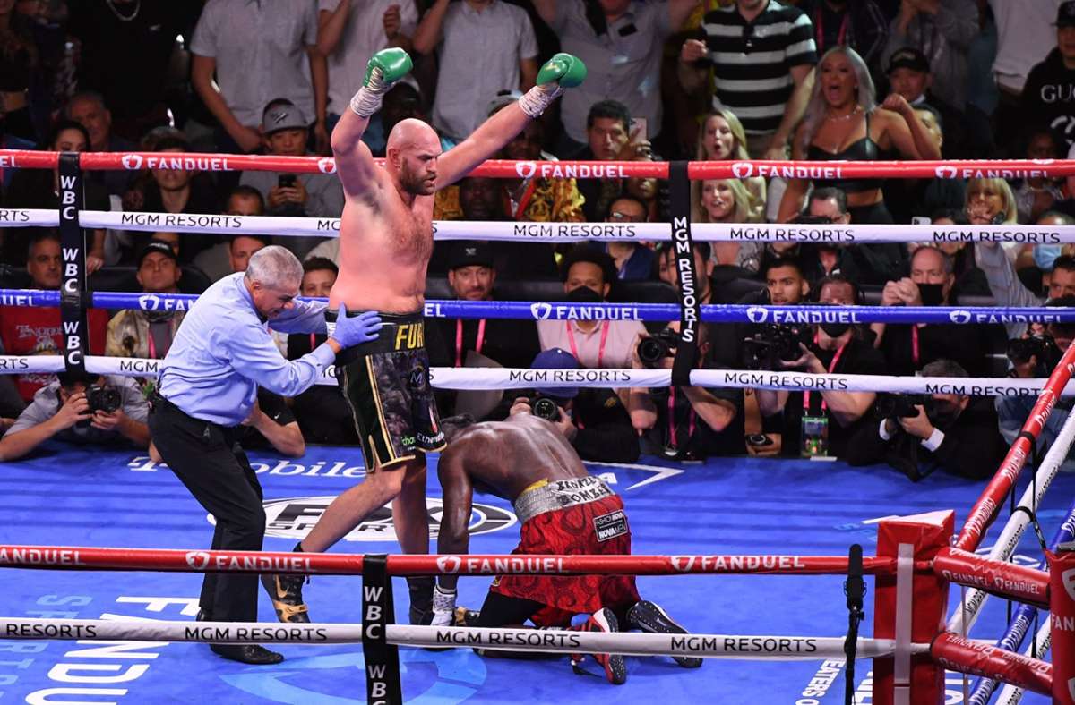 Tyson Fury bleibt Weltmeister im Schwergewicht. Foto: AFP/ROBYN BECK