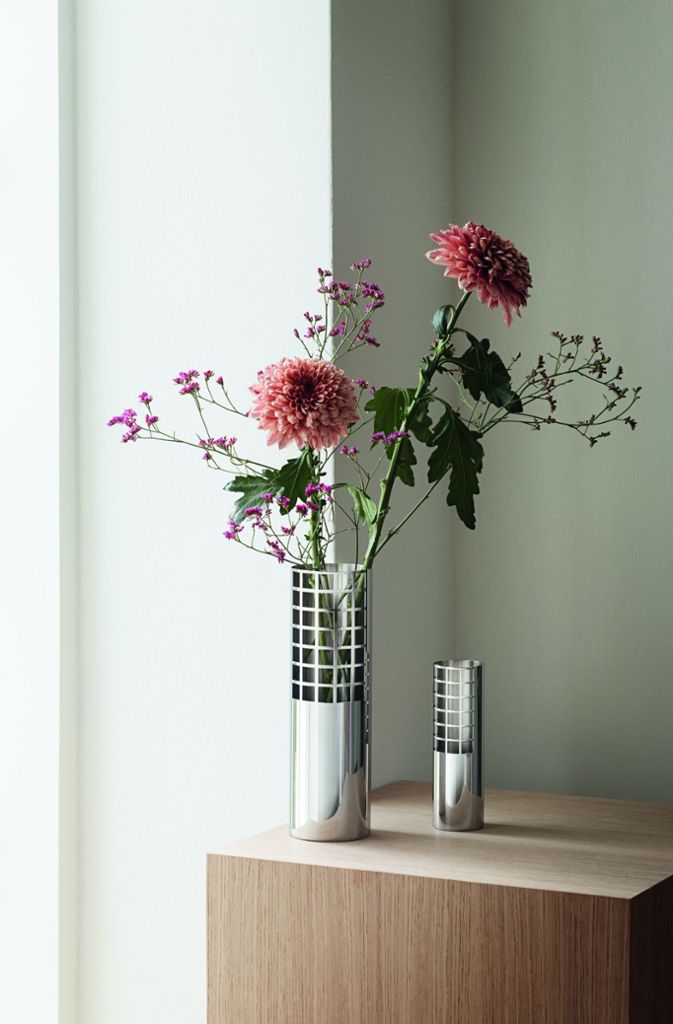 Die Firma Georg Jensen, für die Monica Förster die Vasen gestaltete,  ist bekannt für Handwerkskunst. Die Serie „Matrix“ entstand im Jahr 2018.