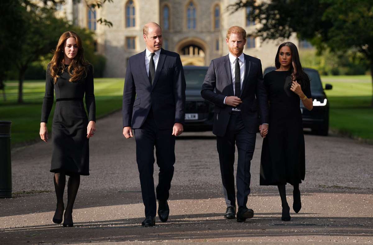 Nach dem Tod der Queen: William, Harry, Kate und Meghan zeigen sich gemeinsam