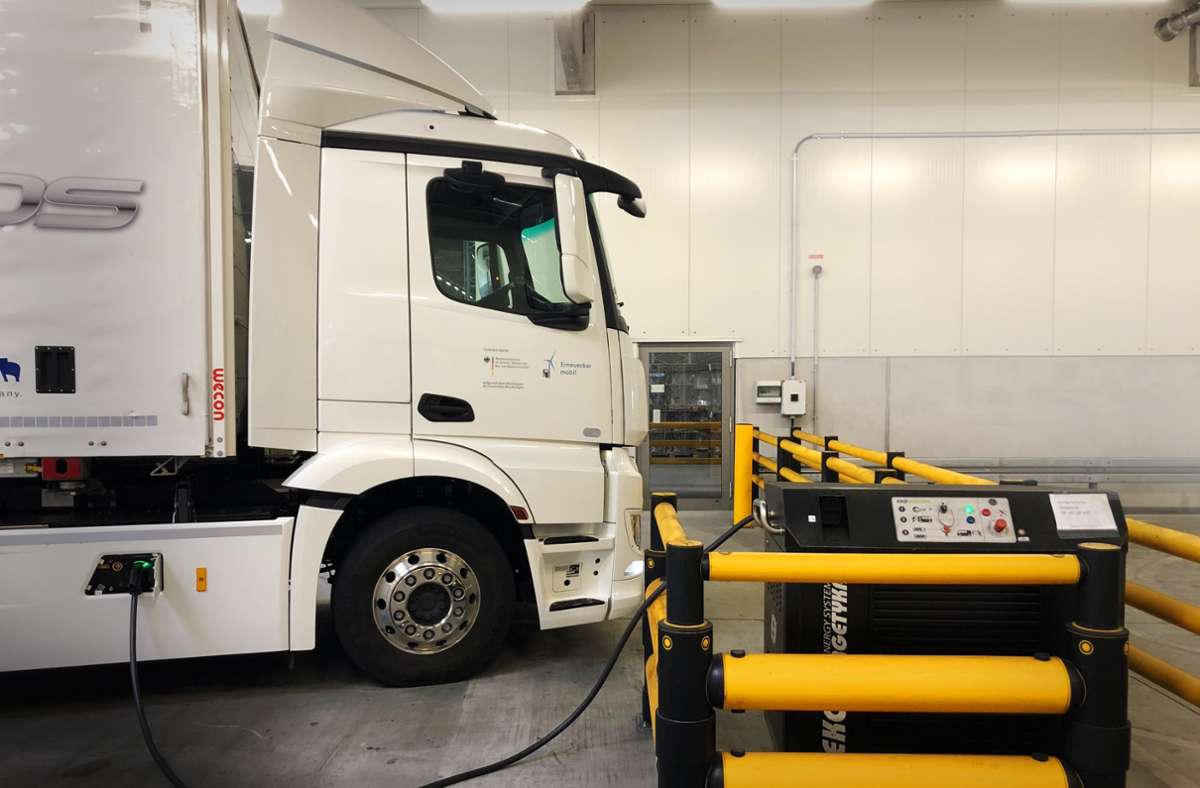 Oberleitung gegen Batterie: Wie auch Lastwagen emissionsfrei werden sollen