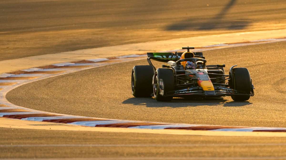 Formel 1: Weltmeister Verstappen dominiert Wüsten-Auftakt