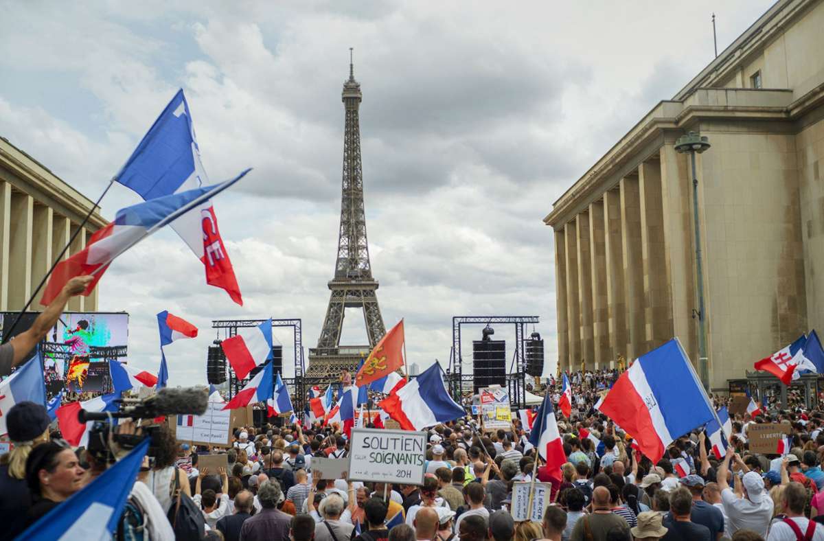 Demos in Frankreich: Wirbel um Impfpass