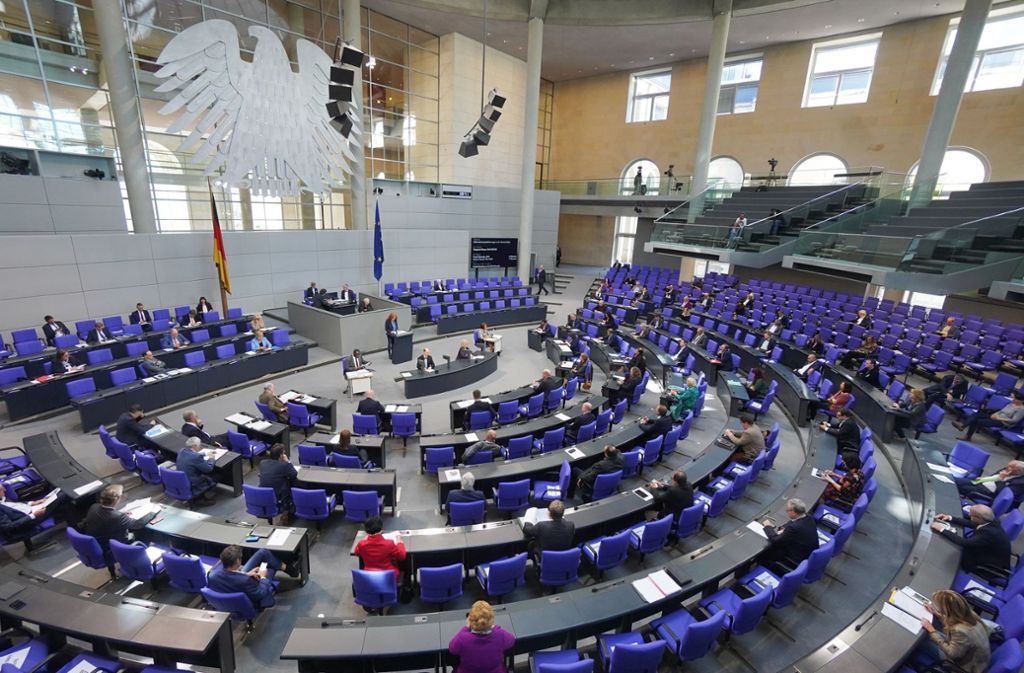 Neue Bundestagsbeschlüsse: Mehr Lohnersatz für Eltern und weniger Steuern für Restaurants