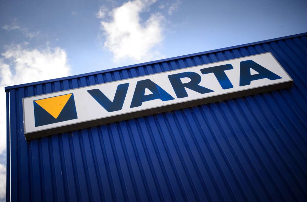 Varta erhält für die Produktion von Batteriezellen an seinen Standorten in Baden-Württemberg und Bayern vom Bund rund 300 Millionen Euro. Foto: dpa/Sina Schuldt