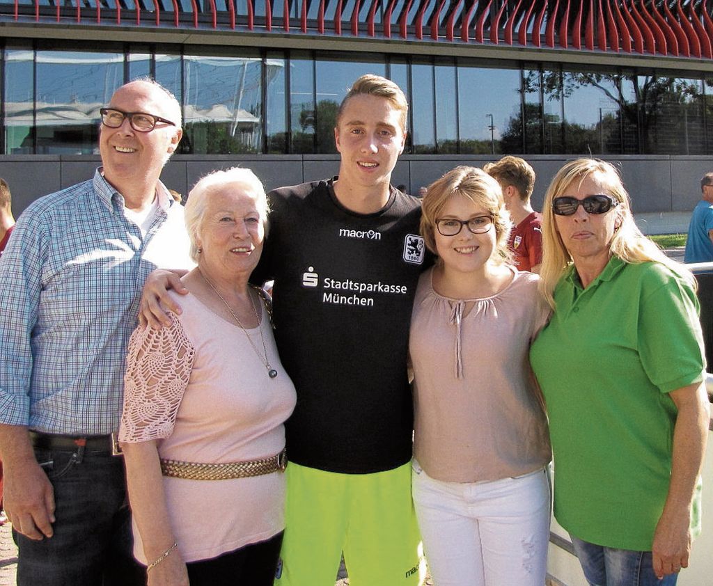 Heute werden Steven-Andreas und Vanessa Benda 18 Jahre alt. Zur Freude von Vater Ralph Benda, Oma Hertha und Mutter Simone Benda-Mussenbrock.