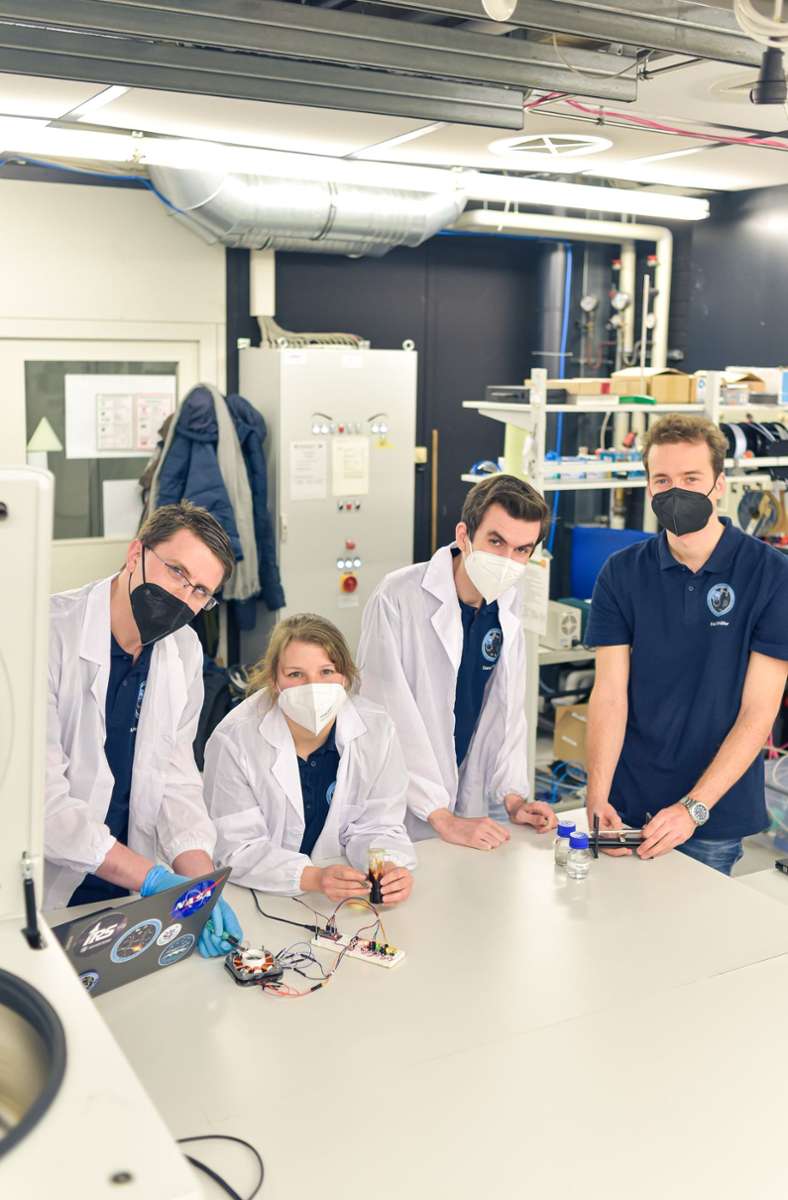In den Laboren des Institutes für Luft- und Raumfahrttechnik am Campus Vaihingen treffen sich die KSat-Forschenden mehrmals wöchentlich.