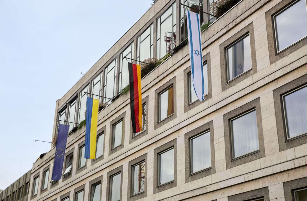 Solidarität mit Israel in Stuttgart: Land und Stadt zeigen Flagge