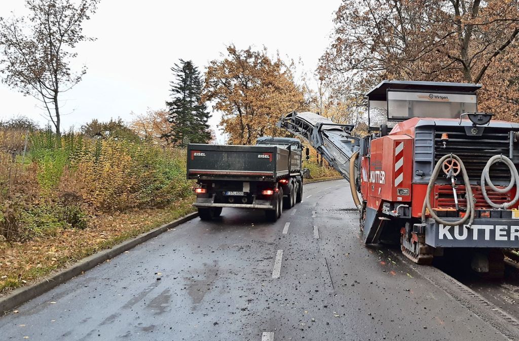 Luginsland: Dietbachstraße ist wegen der  Verlegung einer neuen   Trinkwasserleitung für  sechs Wochen gesperrt: Fräsen für frisches Wasser