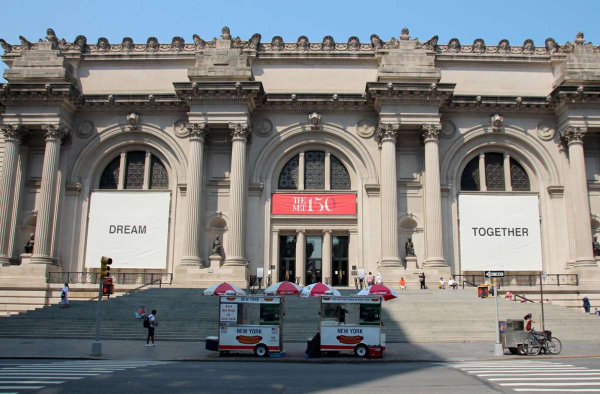 New York erwacht wieder: Yoko Ono eröffnet Metropolitan Museum