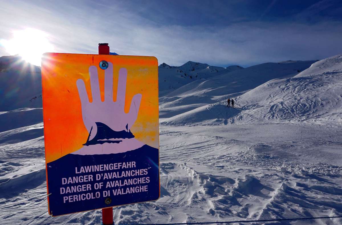 Schweiz: Polizei  warnt Skifahrer vor besonderer Lawinengefahr