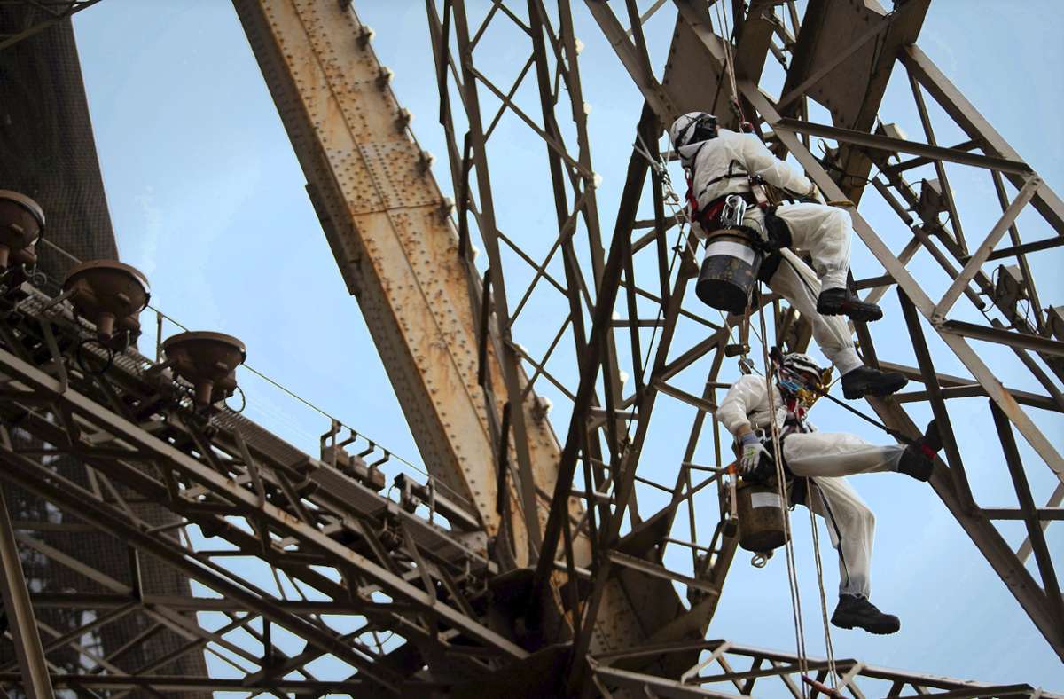 Sanierung des Pariser Wahrzeichens: Neuanstrich des Eiffelturms wegen Bleifunden ausgesetzt