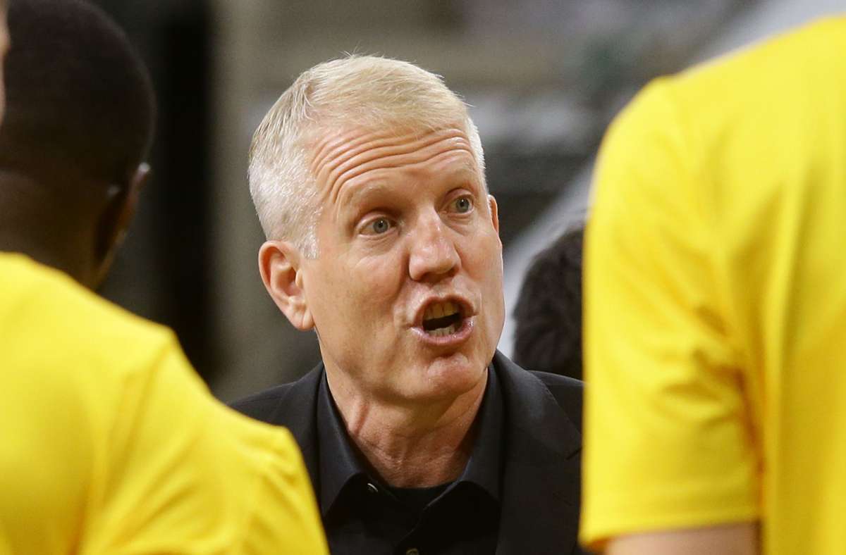 Riesen-Coach John Patrick schwört sein Team auf den Saison-Höhepunkt ein. Foto: Pressefoto Baumann/Hansjürgen Britsch