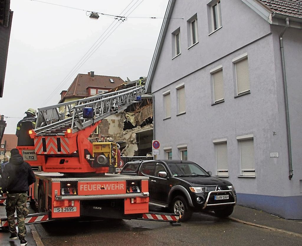 WANGEN/UNTERTüRKHEIM: Dach des Feuchter-Hochhauses abgedeckt: Sturm hinterlässt Spur der Verwüstung