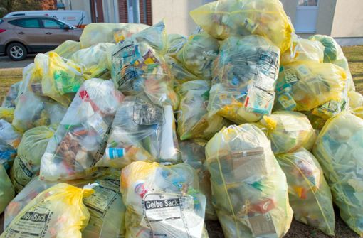 Der Gelbe Sack ist der Inbegriff der Mülltrennung. Zurzeit erscheint es sinnlos, ihn zu füllen. Foto: dpa/Patrick Pleul