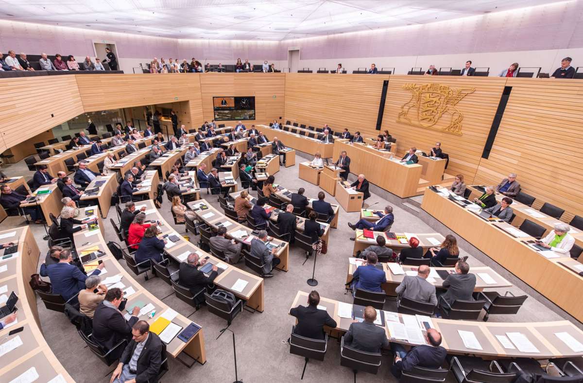 Krisenfeste Gesellschaft im Stuttgarter Landtag: Vier Landtagsfraktionen erbost über grünen Chef der Enquetekommission