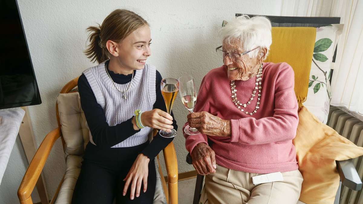 Entzückendes Duo in Leonberg: Die besondere Freundschaft  einer 12- und einer 102-Jährigen