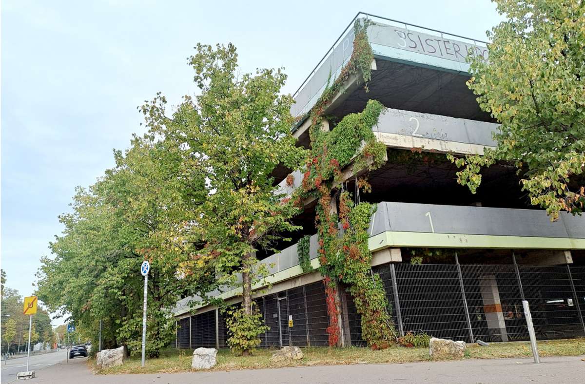 Neckarpark in Stuttgart: Parkhaus P 7 wird in Teilen abgerissen