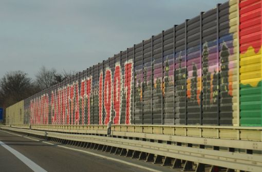Für die Polizei ein Tatort, fürs Museum eine Wall of Fame: Graffiti an der A 8 bei Denkendorf.Foto: Wolf-Dieter Obst Foto:  