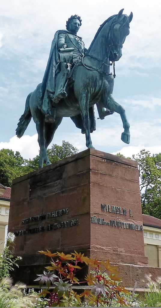 Das Reiterdenkmal, das König Wilhelm I. zeigt, steht seit 1881 vor dem Großen Kursaal. Foto: Nagel