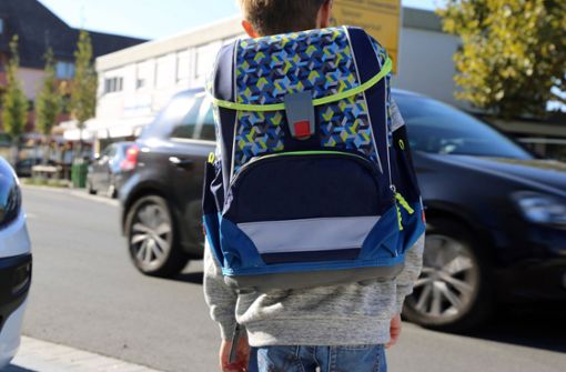 Ein Kind auf dem Weg zu Schule (Symbolbild). Foto: imago images/U. J. Alexander/ via www.imago-images.de
