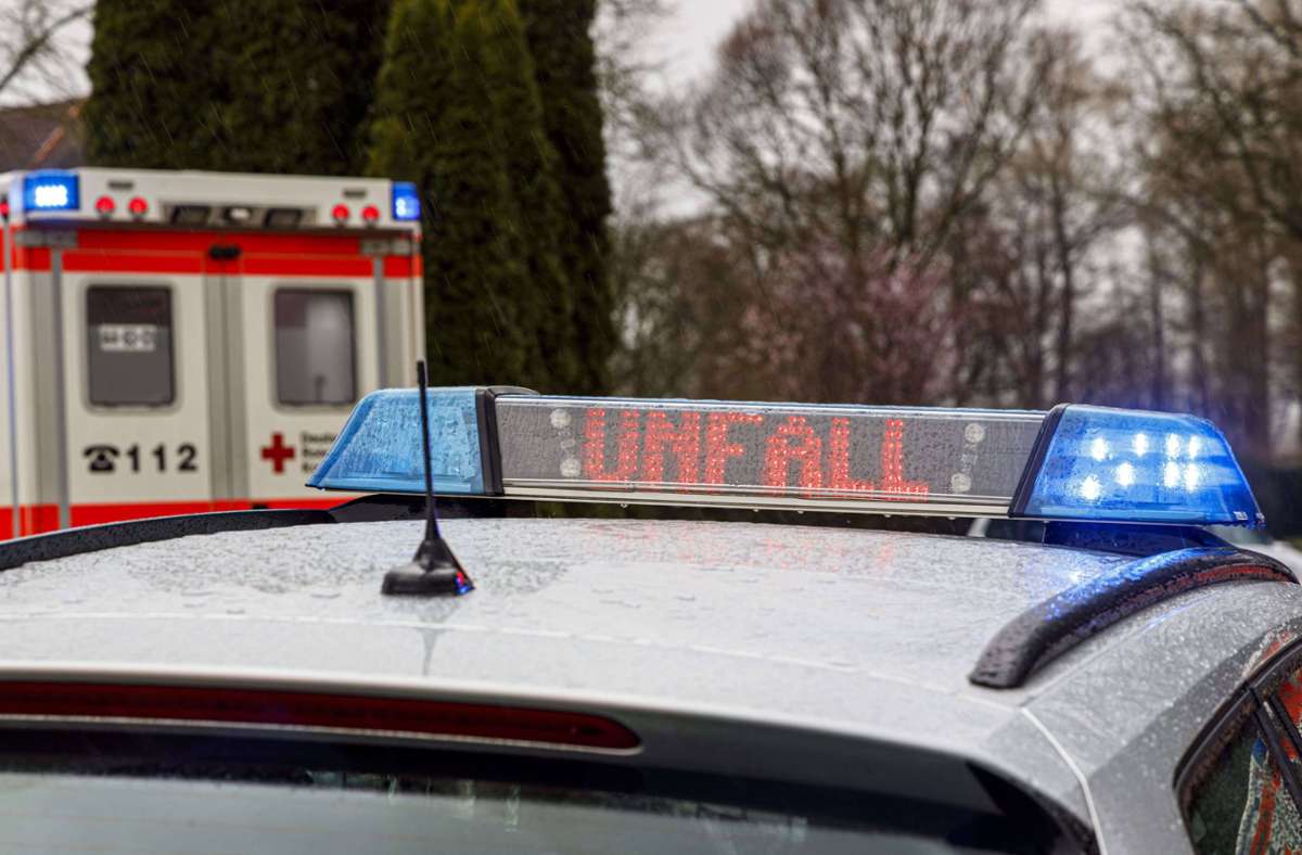 Unfall in Esslingen: Zwei Verletzte nach Zusammenstoß