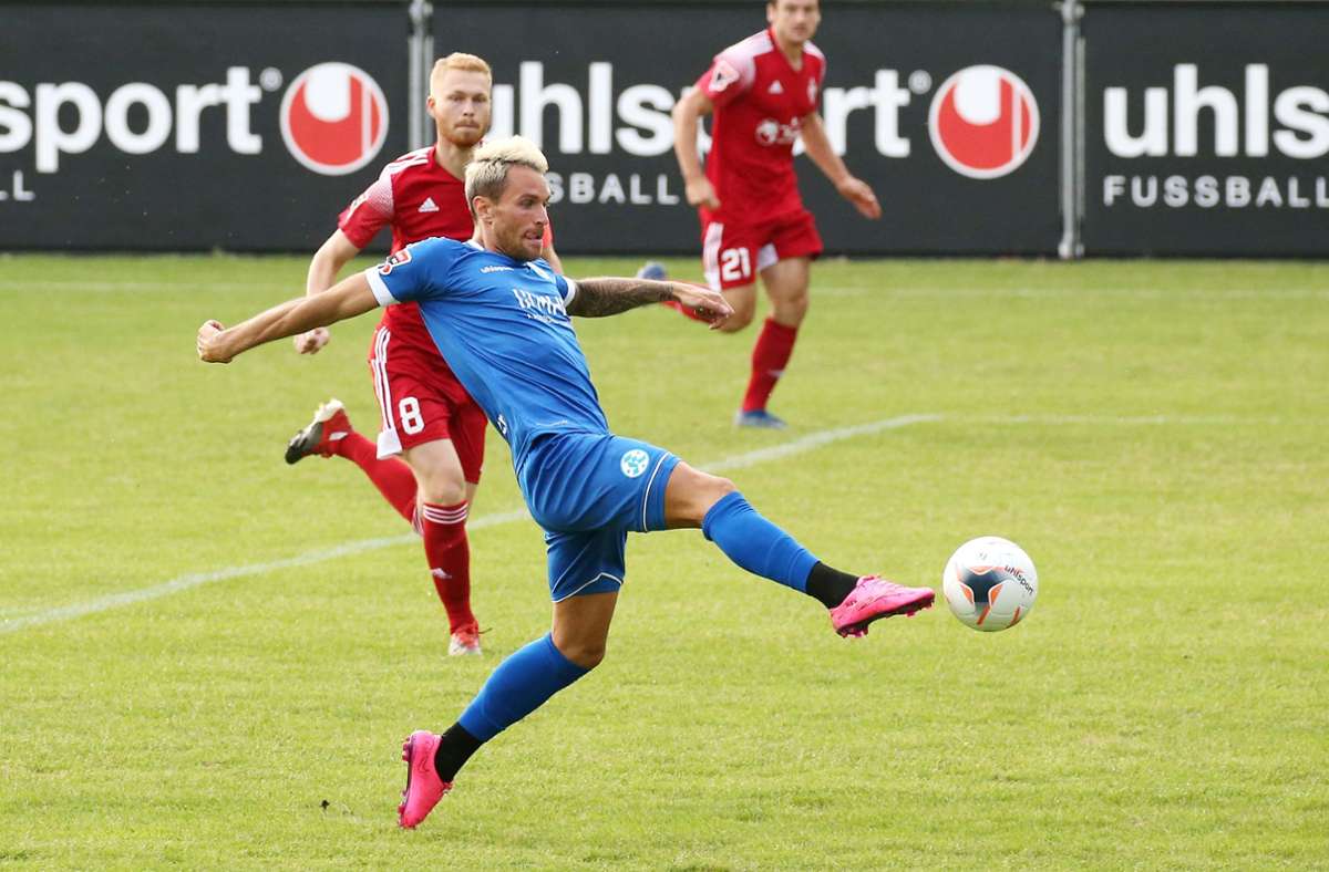 Stuttgarter Kickers spielen Unentschieden: 0:2-Rückstand, rote Karte: Kickers stemmen sich gegen Auftakt-Niederlage