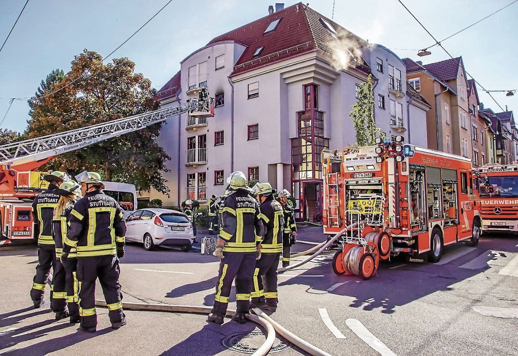 GABLENBERG: 70-Jährige aus Gebäude in der Klingenstraße gerettet: Nach Küchenbrand: Frau in Lebensgefahr