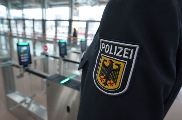 Vorfall in Hamburg: Flugzeug landet mit totem Passagier an Bord auf Flughafen