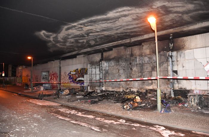 Berlin: Unbekannte stecken Obdachlosencamp in Brand
