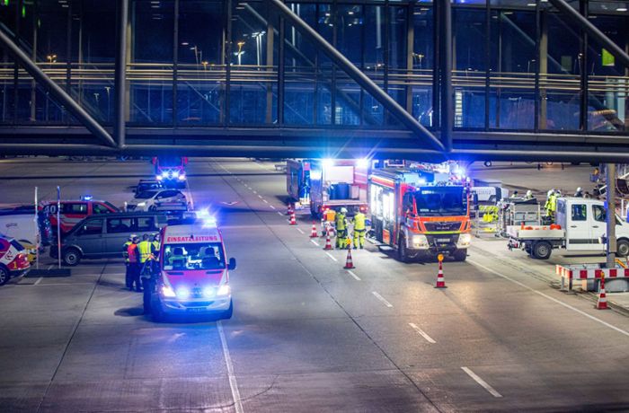 Stuttgarter Flughafen: Ausgelaufener Gefahrstoff sorgt für Großeinsatz der Feuerwehr