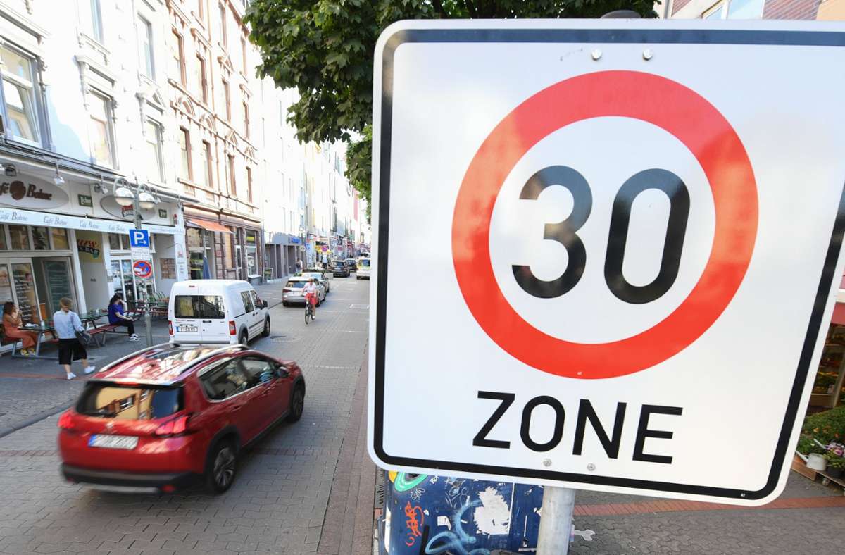 Tempo-30-Zonen in Städten: Wissing: Tempo 30 muss mit Grundgesetz vereinbar sein