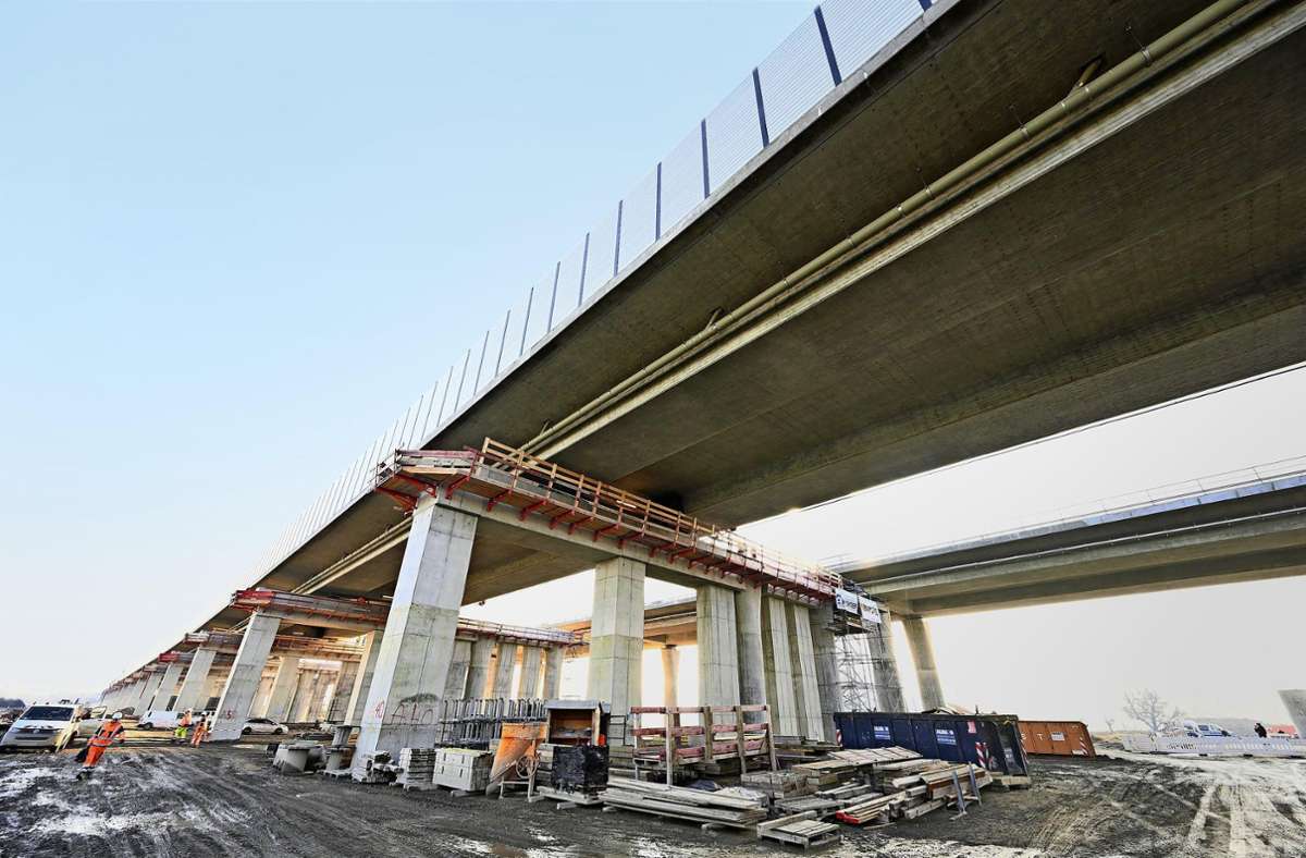 Bauarbeiten auf Autobahnen: Sanierung maroder Brücken wird teurer