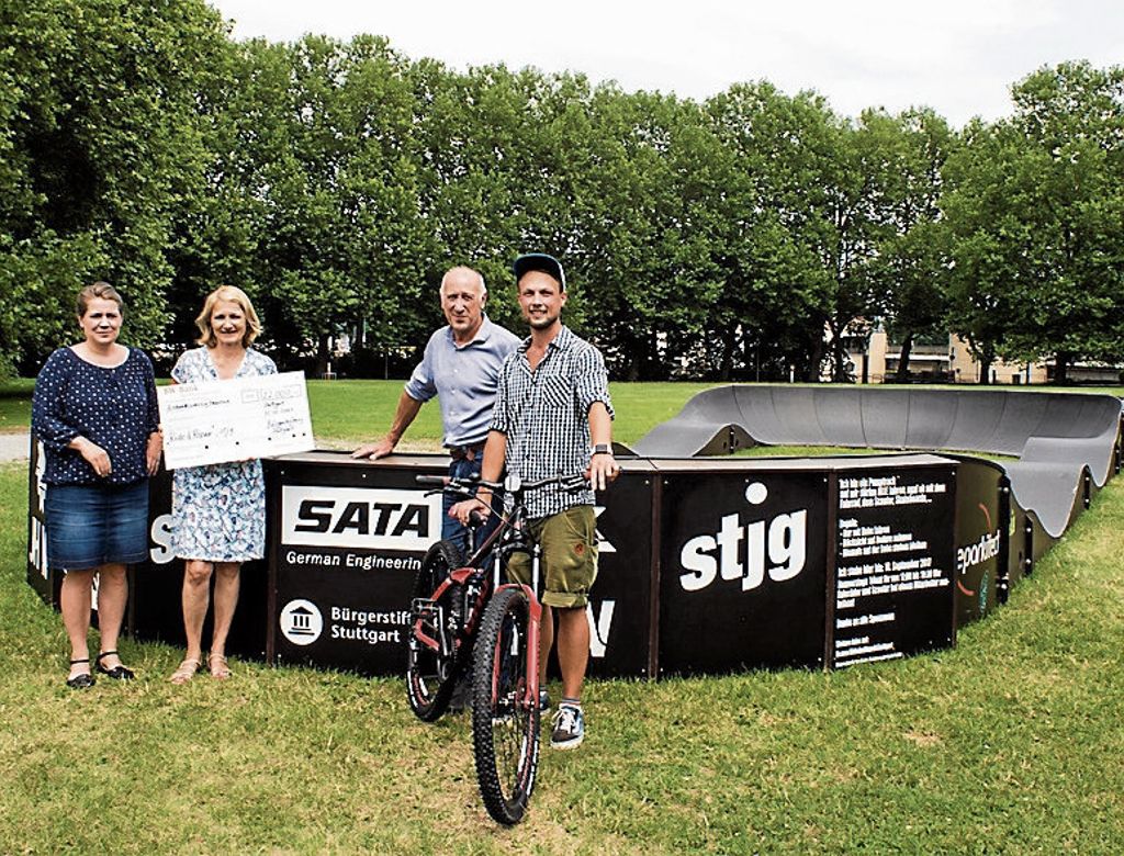 HOFEN:  Spenden für Fahrräder und Pumptrack: Bikestation eingeweiht