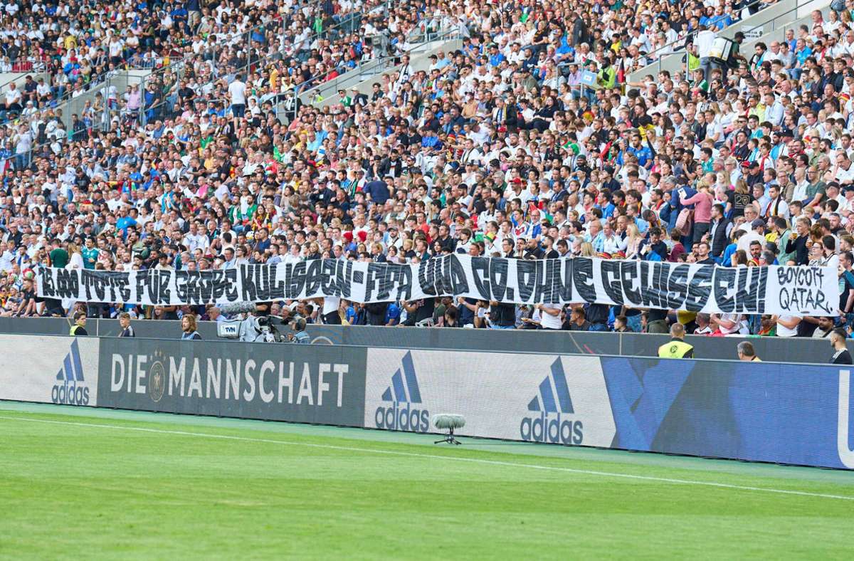 Fifa-Kritik bei DFB-Spiel: Banner-Aktion ohne Folgen für die Fans