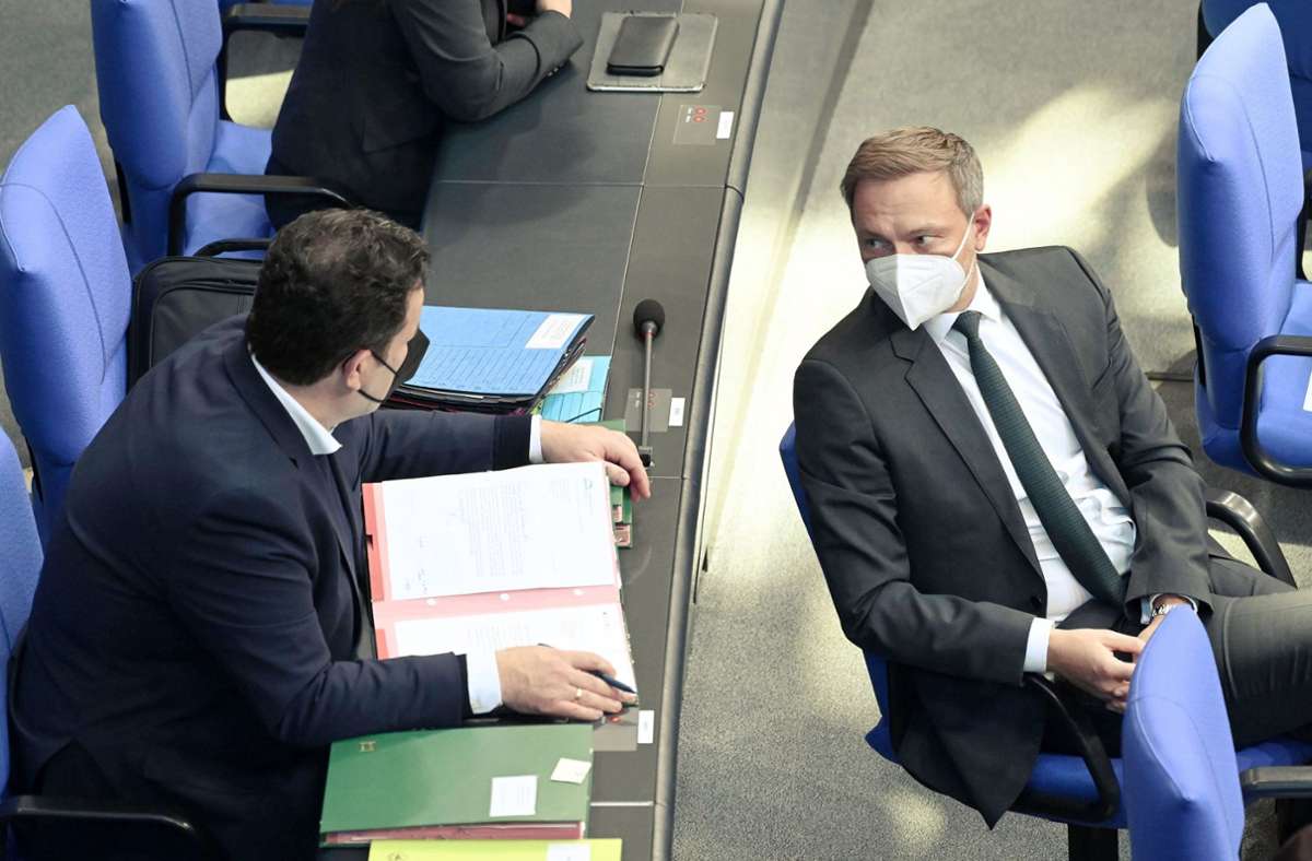 Entlastung der Bürger: Heil versus Lindner: Minister streiten übers Klimageld