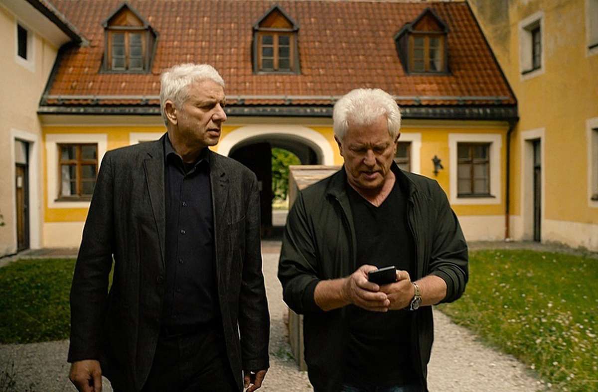 Leitmayr und Batic (Udo Wachtveitl und Miroslav Nemec) ermitteln im Kloster.