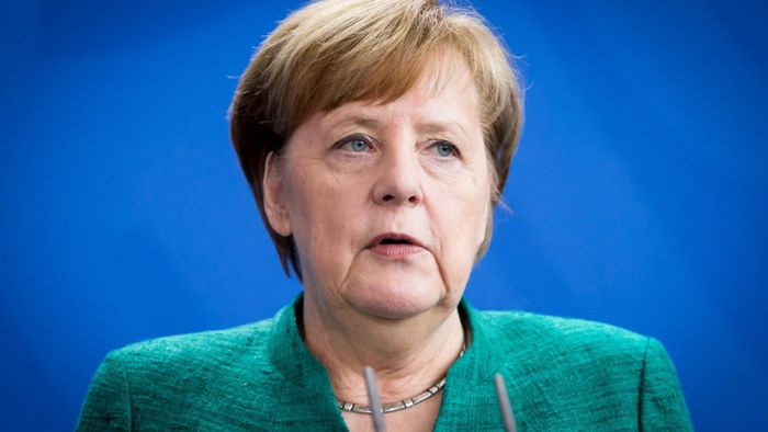 Ex-Kanzlerin Angela Merkel am Knie verletzt