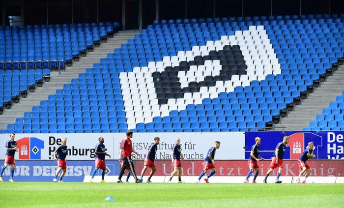 Spielabsage in der Bundesliga: Zwei Corona-Fälle: Aue-Spiel beim HSV fällt aus